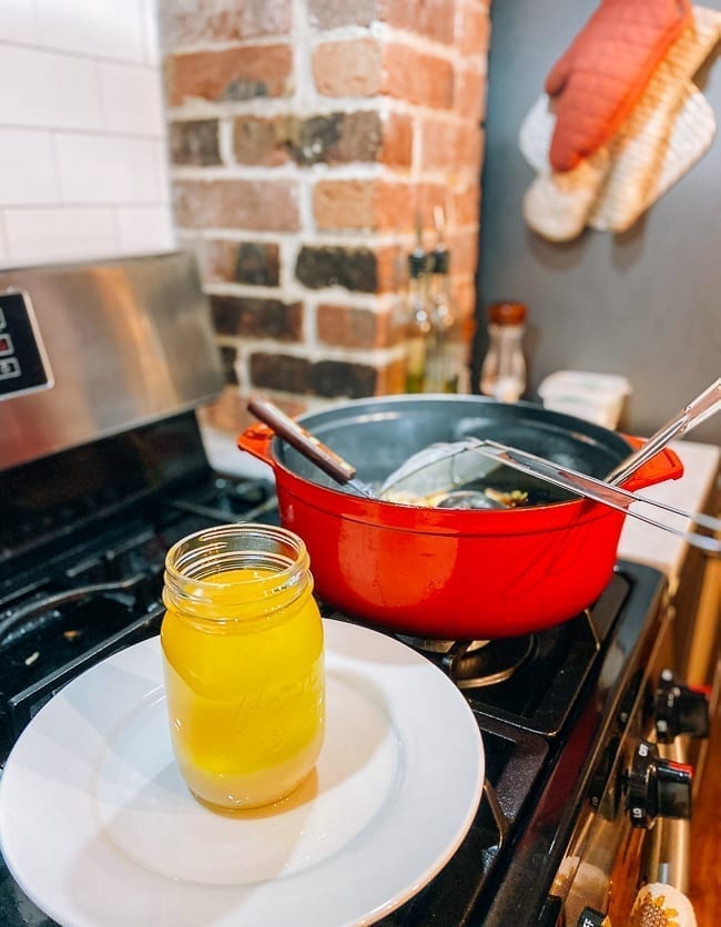 Straining rendered duck fat into a jar, cwww5.fioekdjsdas.cf