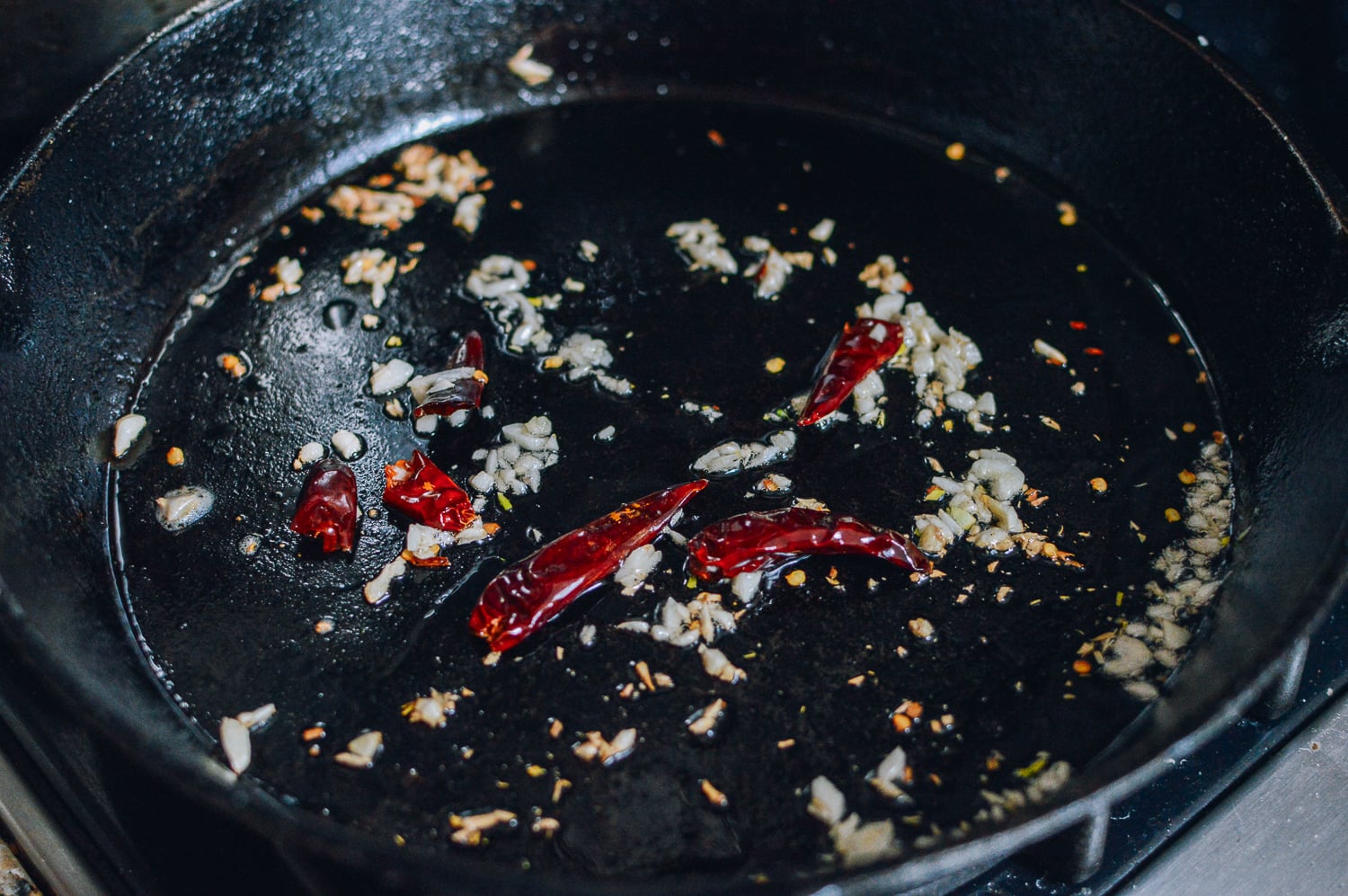 Cooking garlic and chilies, cwww5.fioekdjsdas.cf