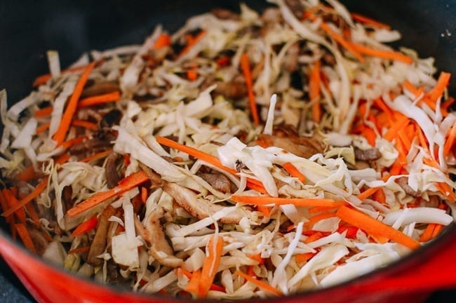 Adding vegetables to yaki udon mixture, cwww5.fioekdjsdas.cf