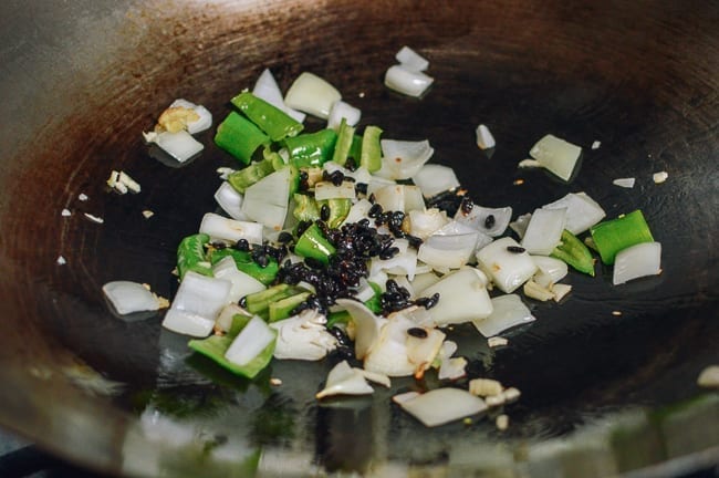Onions, peppers, black beans in wok, cwww5.fioekdjsdas.cf