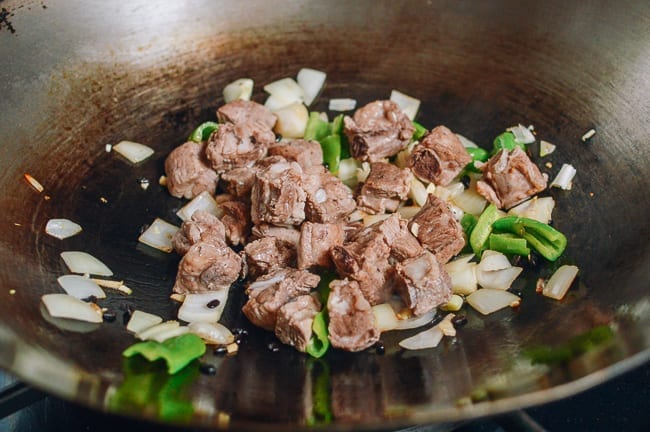 Adding pork ribs to wok, cwww5.fioekdjsdas.cf