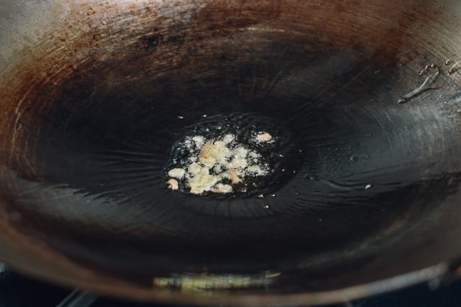 Smashed ginger in wok, cwww5.fioekdjsdas.cf