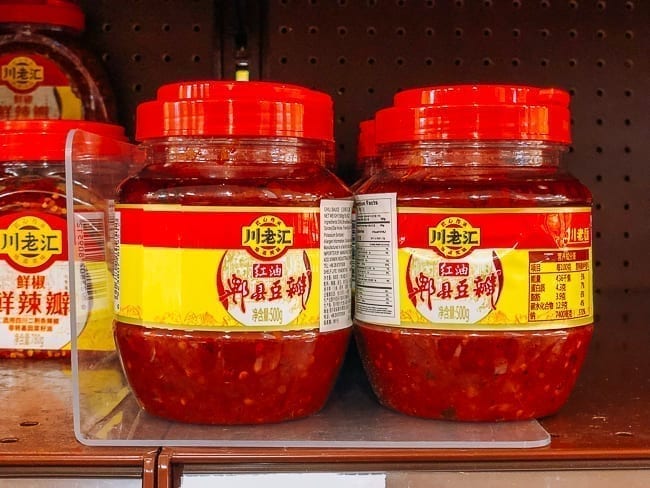Jars of doubanjiang on store shelf, cwww5.fioekdjsdas.cf