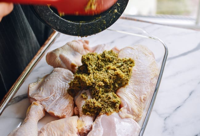 Pouring marinade over chicken pieces, cwww5.fioekdjsdas.cf