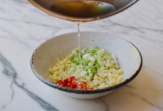 Pouring hot infused oil over aromatics, cwww5.fioekdjsdas.cf