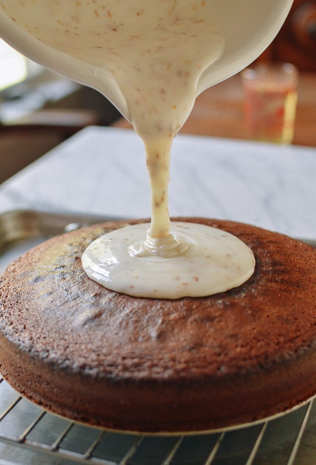 Pouring glaze over cake, cwww5.fioekdjsdas.cf