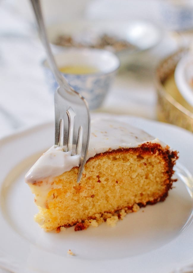 Fork cutting through osmanthus cake slice, cwww5.fioekdjsdas.cf