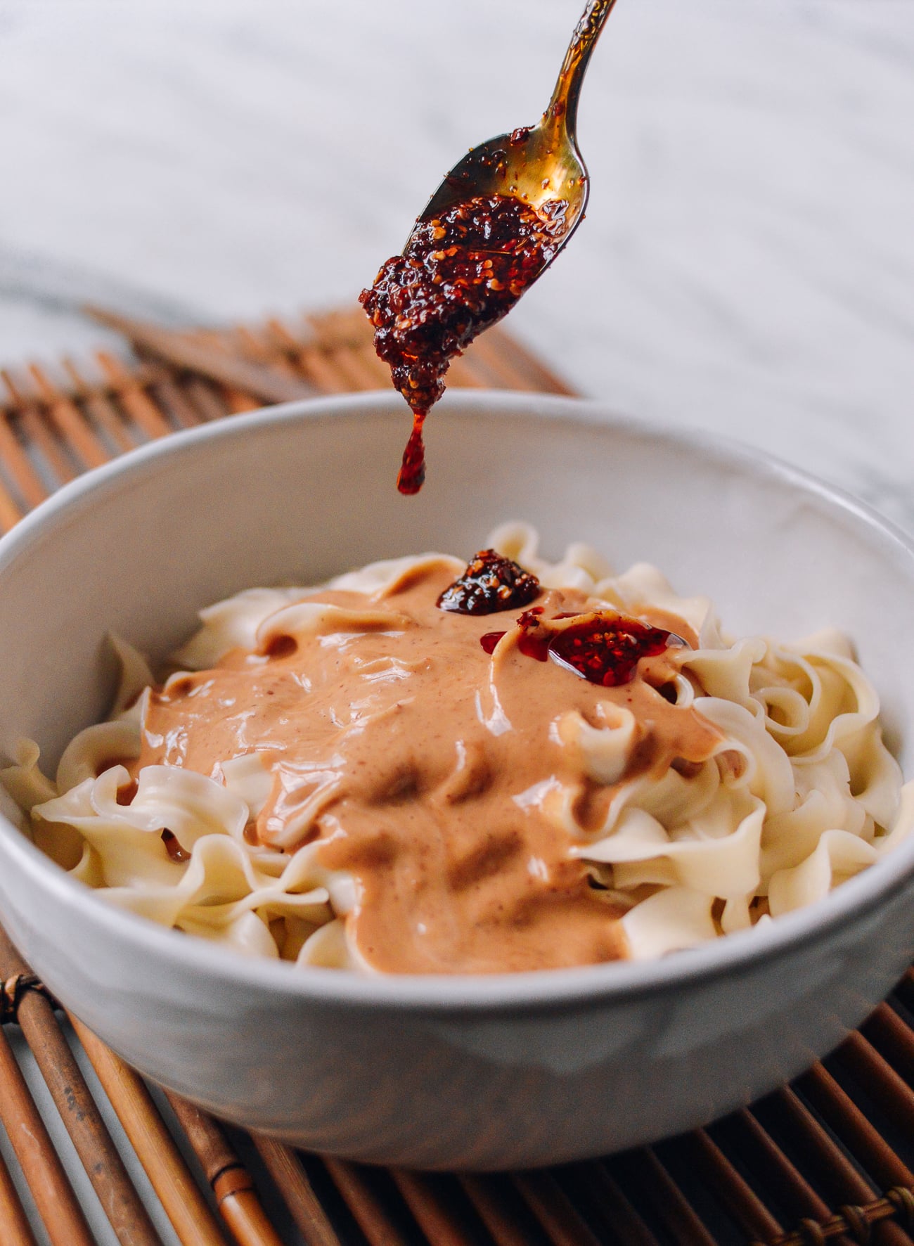 Adding extra chili oil to peanut noodles, cwww5.fioekdjsdas.cf