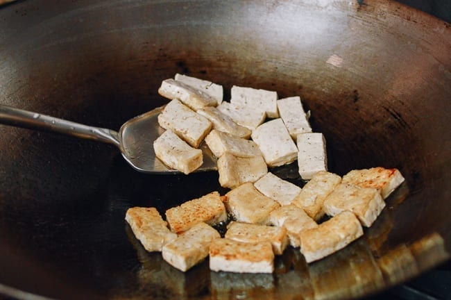 Flipping pan-fried tofu, cwww5.fioekdjsdas.cf