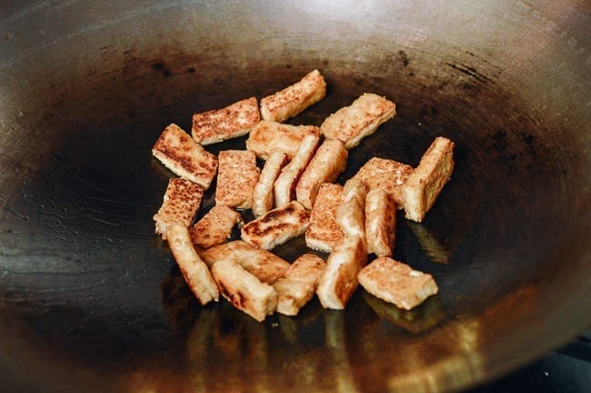 Pan-fried tofu in wok, cwww5.fioekdjsdas.cf