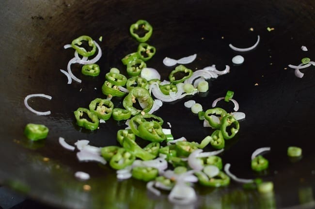 Peppers and shallots in woks, cwww5.fioekdjsdas.cf