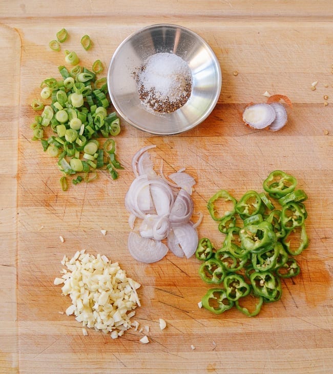 chopped scallions, shallots, garlic, and peppers on cutting board, cwww5.fioekdjsdas.cf