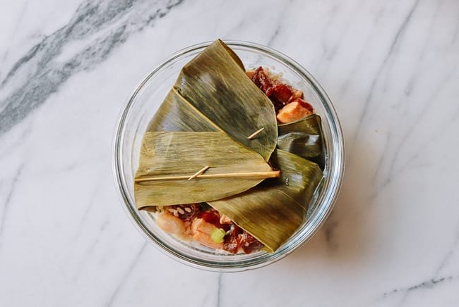 Covering sticky rice with bamboo leaves, cwww5.fioekdjsdas.cf