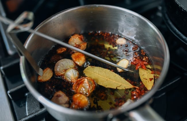 Infusing oil to make Chinese chili oil, cwww5.fioekdjsdas.cf