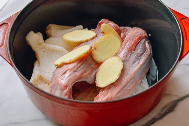 Beef shank, tripe, and ginger in pot, cwww5.fioekdjsdas.cf