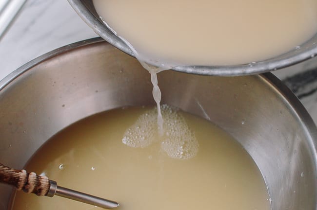 Pouring off water from starch, cwww5.fioekdjsdas.cf