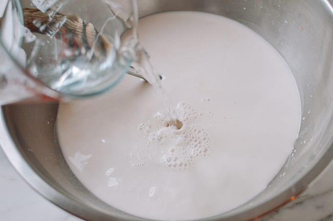Mixing water into wheat starch to make liangpi batter, cwww5.fioekdjsdas.cf