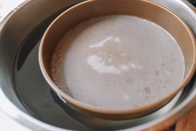 Noodle cooling on bowl of cold water, cwww5.fioekdjsdas.cf