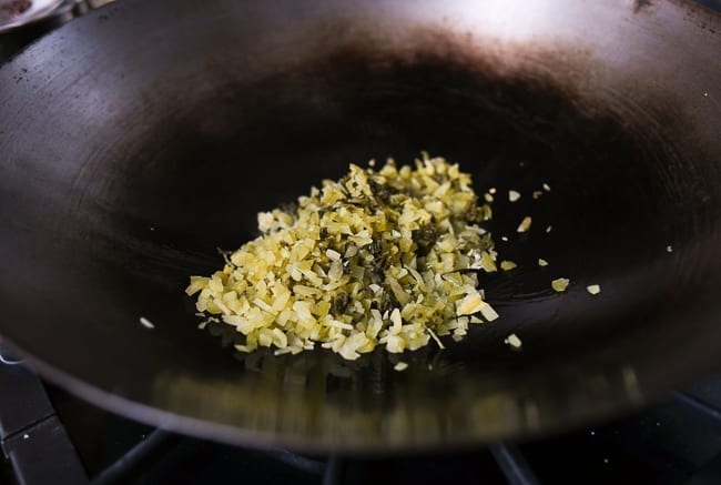 Adding mustard greens to wok, cwww5.fioekdjsdas.cf