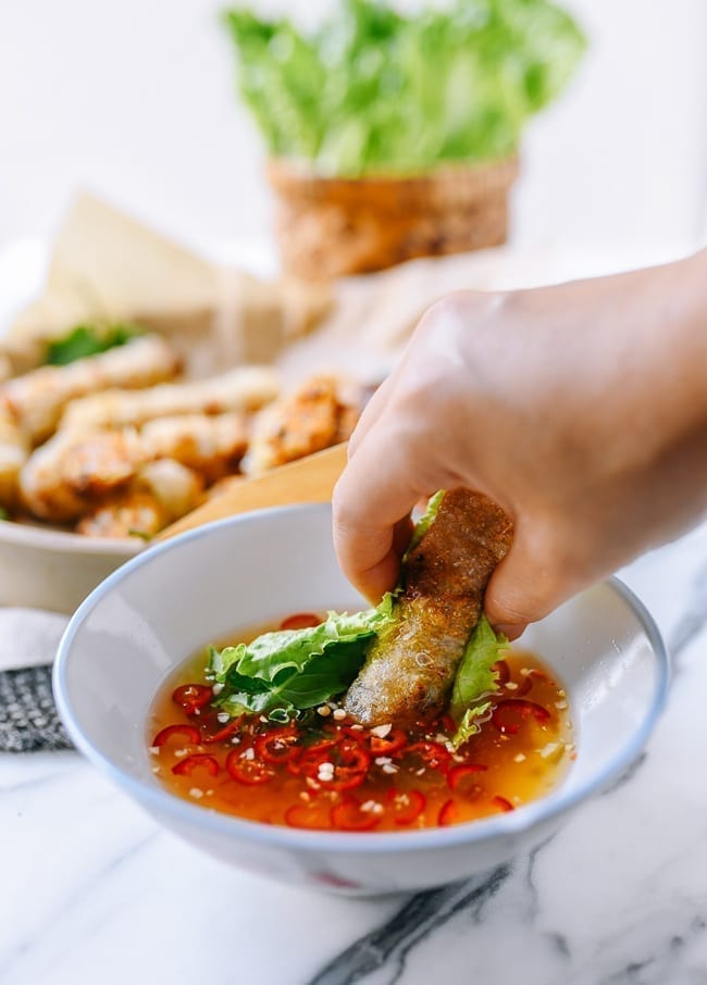 Dipping cha gio into nuoc cham, cwww5.fioekdjsdas.cf