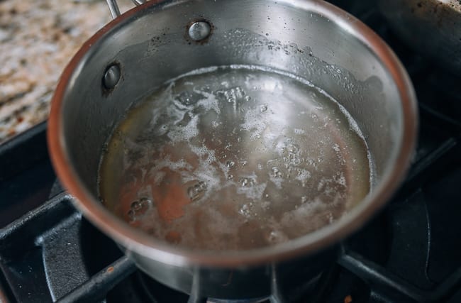 Simmering simple syrup (sugar water solution), cwww5.fioekdjsdas.cf