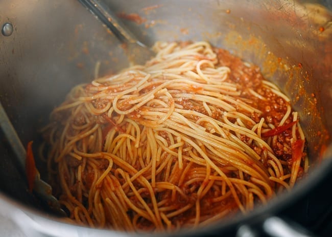 Tossing pasta in sauce, cwww5.fioekdjsdas.cf