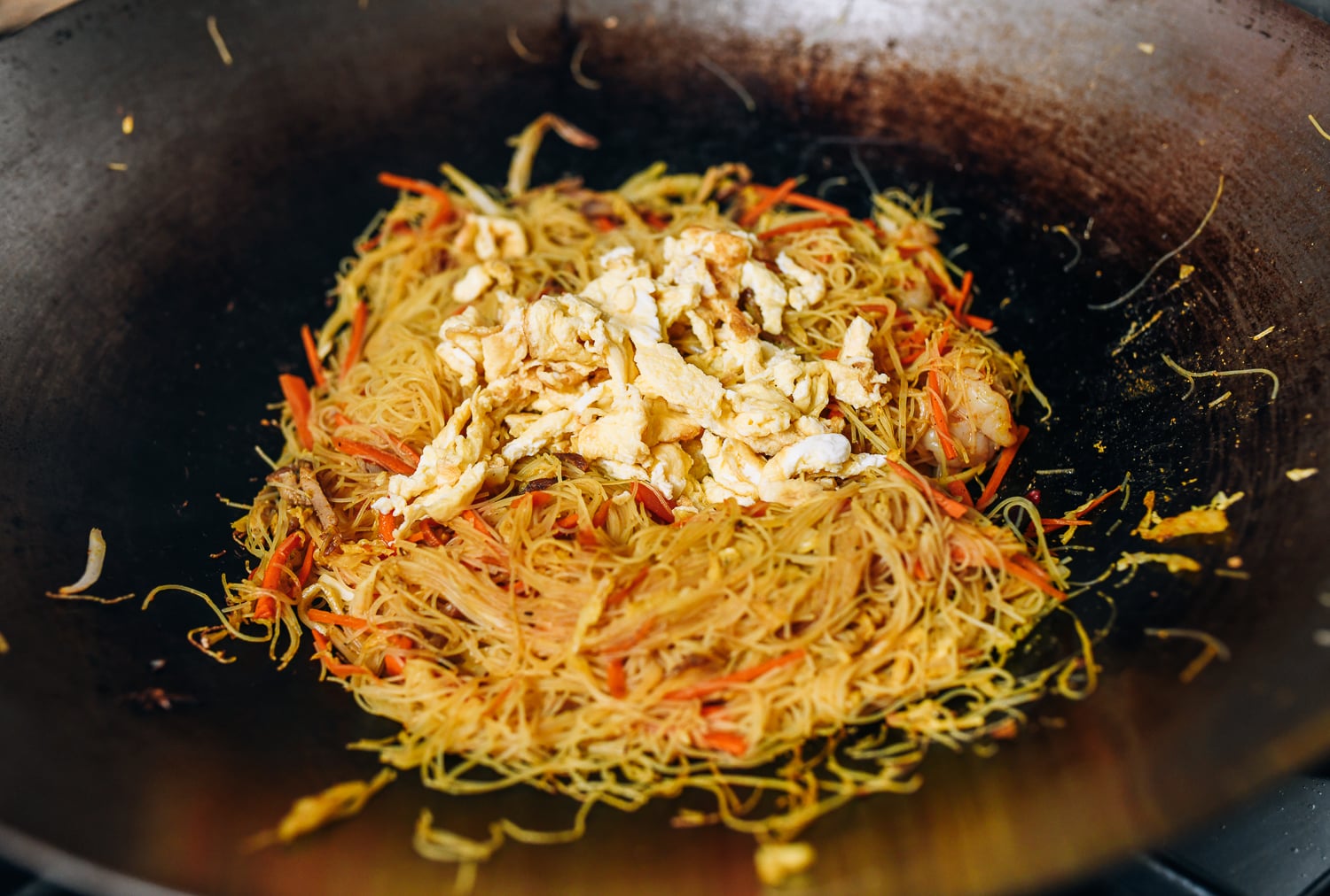 Adding cooked egg back to noodles in the wok, cwww5.fioekdjsdas.cf