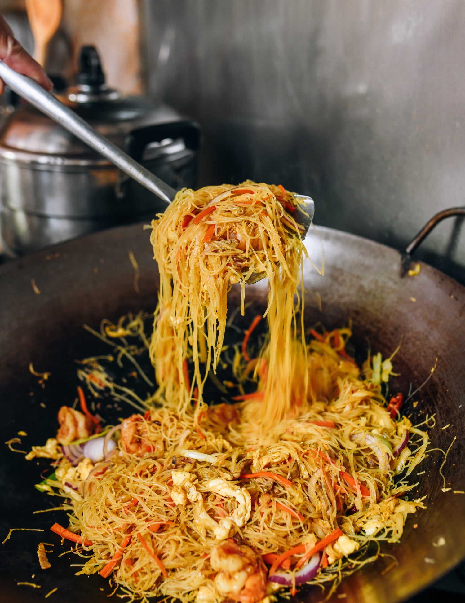 Stir-frying singapore mei fun, cwww5.fioekdjsdas.cf
