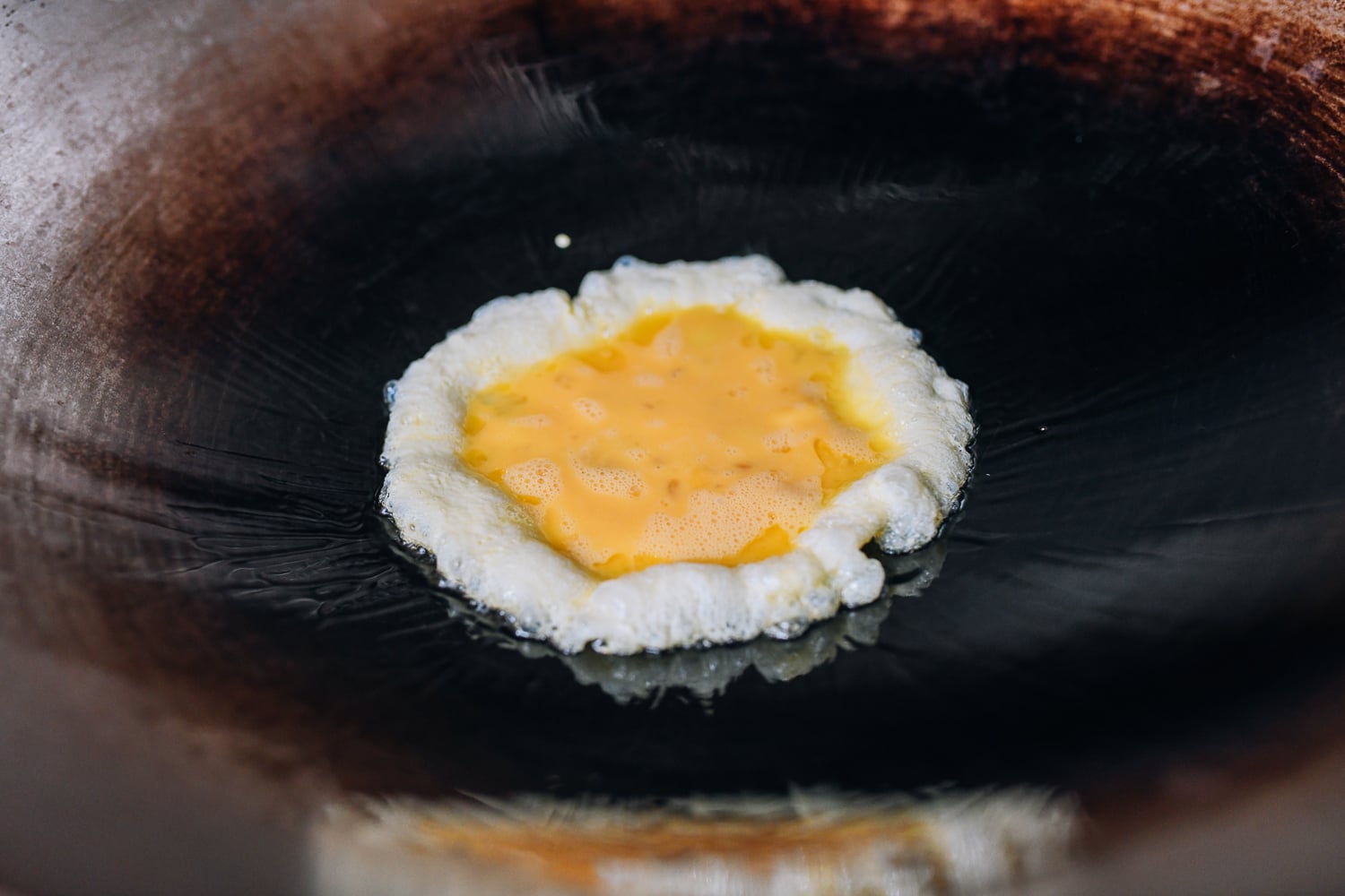 Cooking eggs in wok, cwww5.fioekdjsdas.cf
