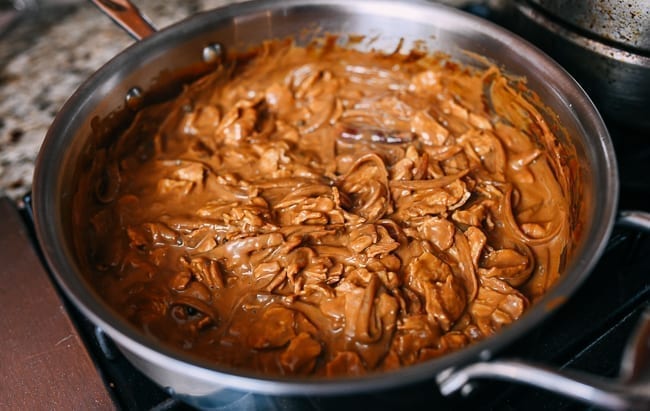 Skillet of vegan chicken adobo, cwww5.fioekdjsdas.cf