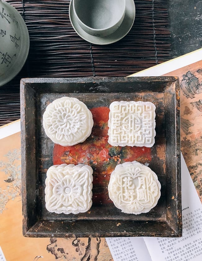 Four snow skin mooncakes on square wooden dish, cwww5.fioekdjsdas.cf