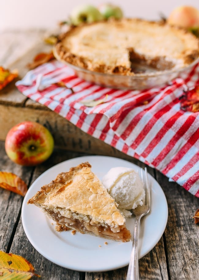 Slice of flaky apple pie with ice cream, cwww5.fioekdjsdas.cf