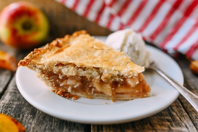Slice of flaky apple pie with ice cream, cwww5.fioekdjsdas.cf