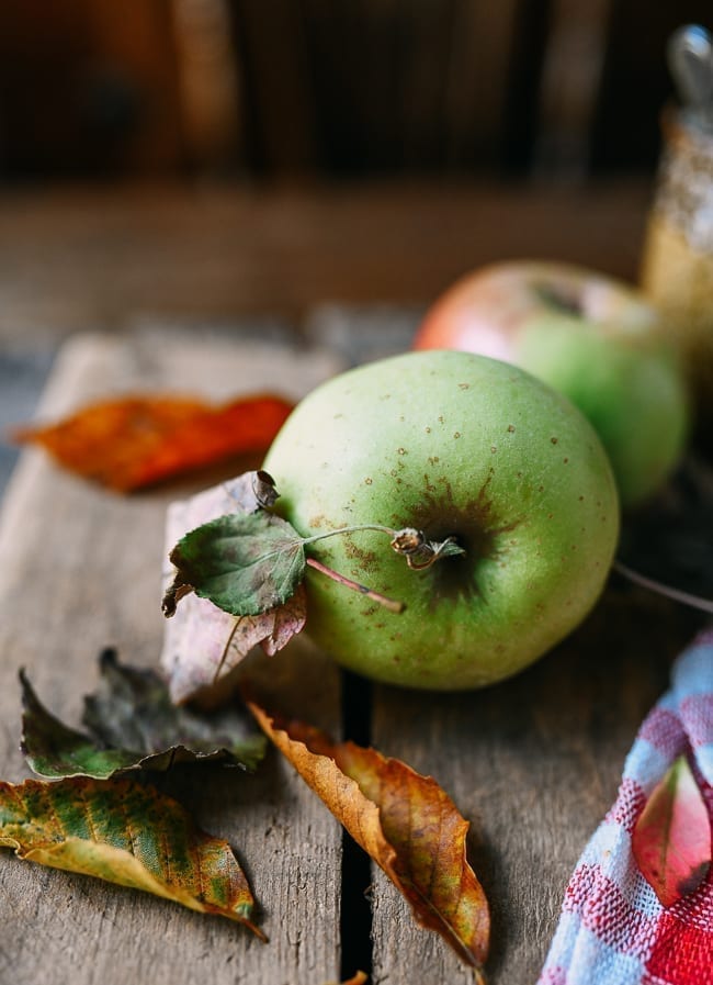 Golden Delicious and Macoun Apples on wood crate, cwww5.fioekdjsdas.cf