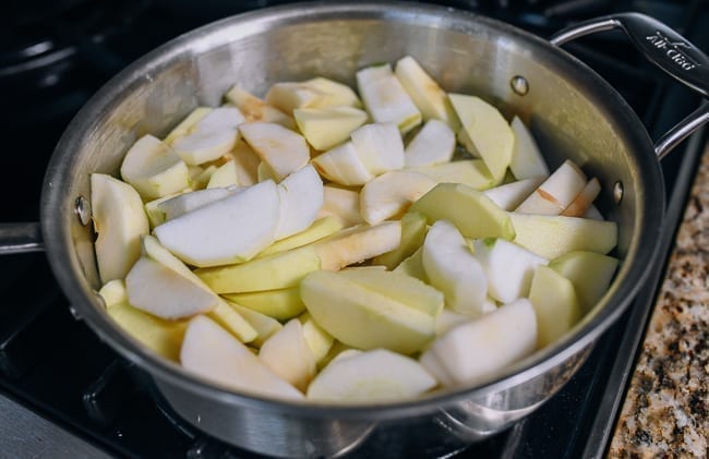 Cooking sliced apples in butter in skillet, cwww5.fioekdjsdas.cf