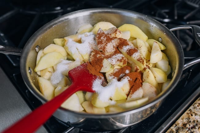 Adding cinnamon, sugar, and lemon juice to apples, cwww5.fioekdjsdas.cf