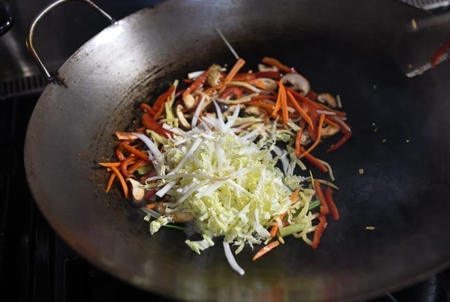 Adding napa cabbage to other vegetables in wok, cwww5.fioekdjsdas.cf
