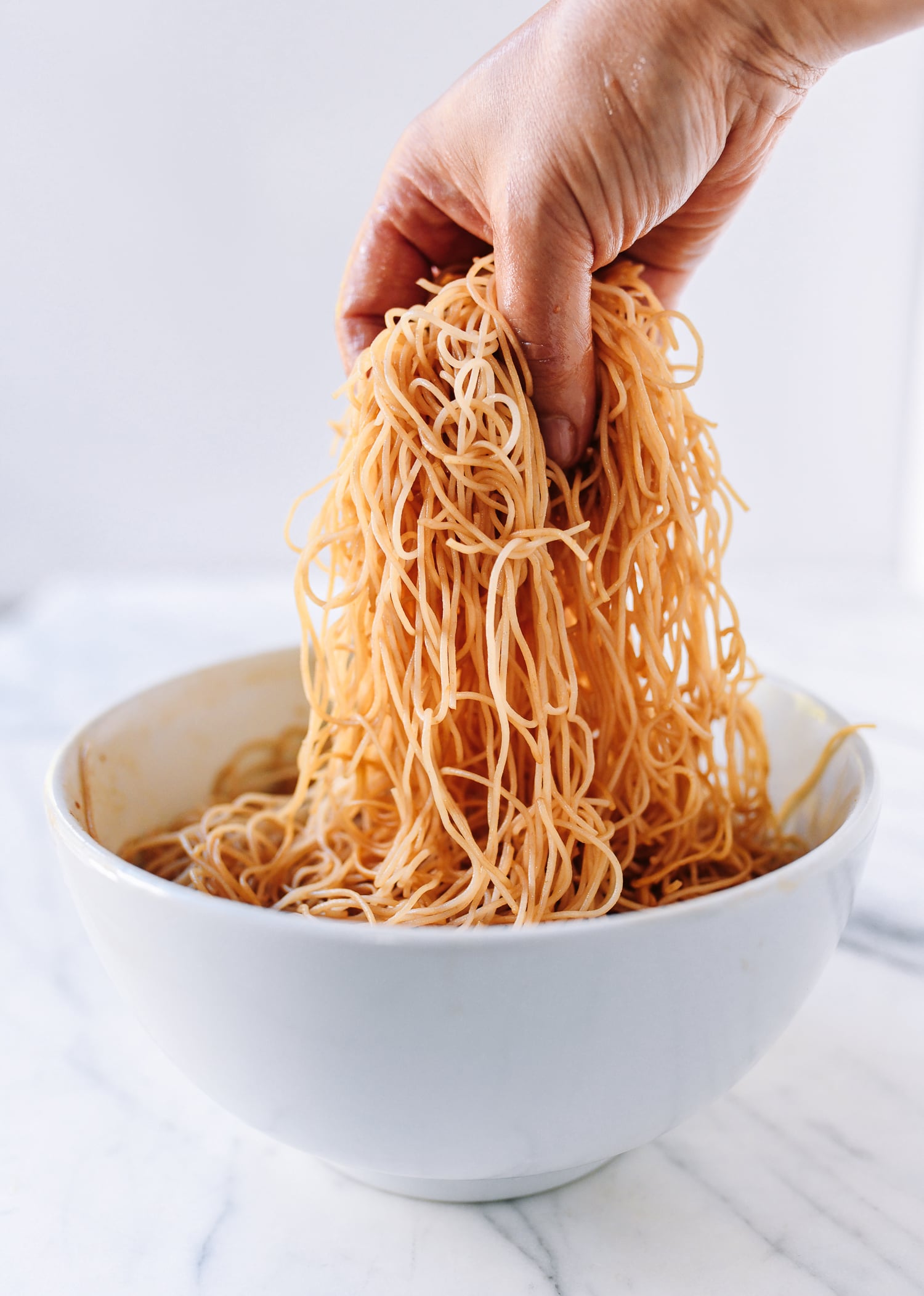 Mixing soaked rice noodles with dark soy sauce and oil, cwww5.fioekdjsdas.cf