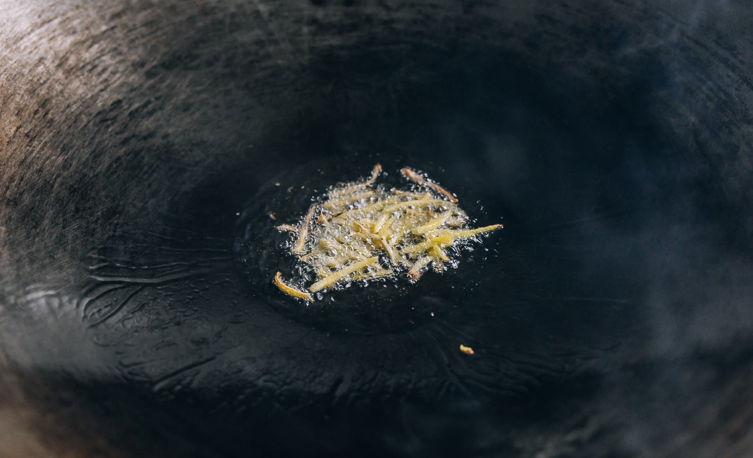 Adding ginger to oil in wok, cwww5.fioekdjsdas.cf