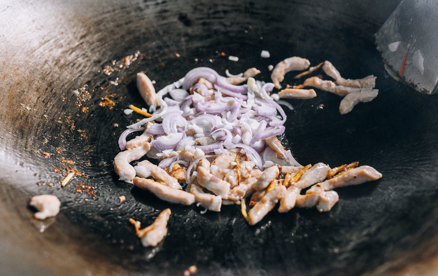 Adding shallots to chicken and ginger, cwww5.fioekdjsdas.cf