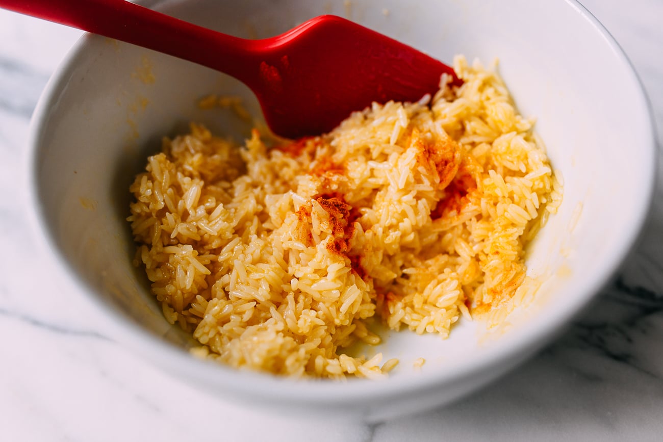Mixing egg yolk into rice, cwww5.fioekdjsdas.cf