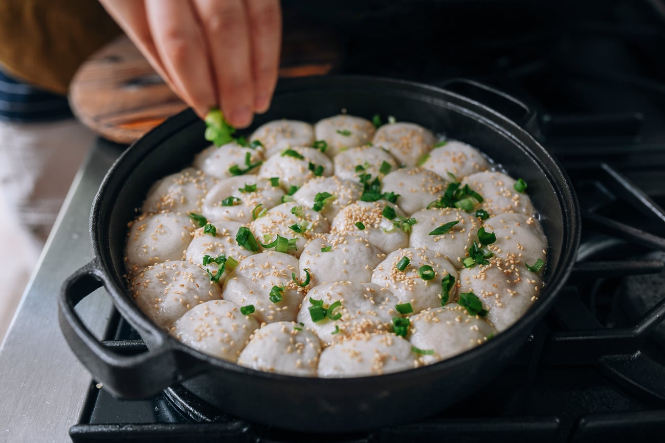 Sprinkling buns with scallions, cwww5.fioekdjsdas.cf