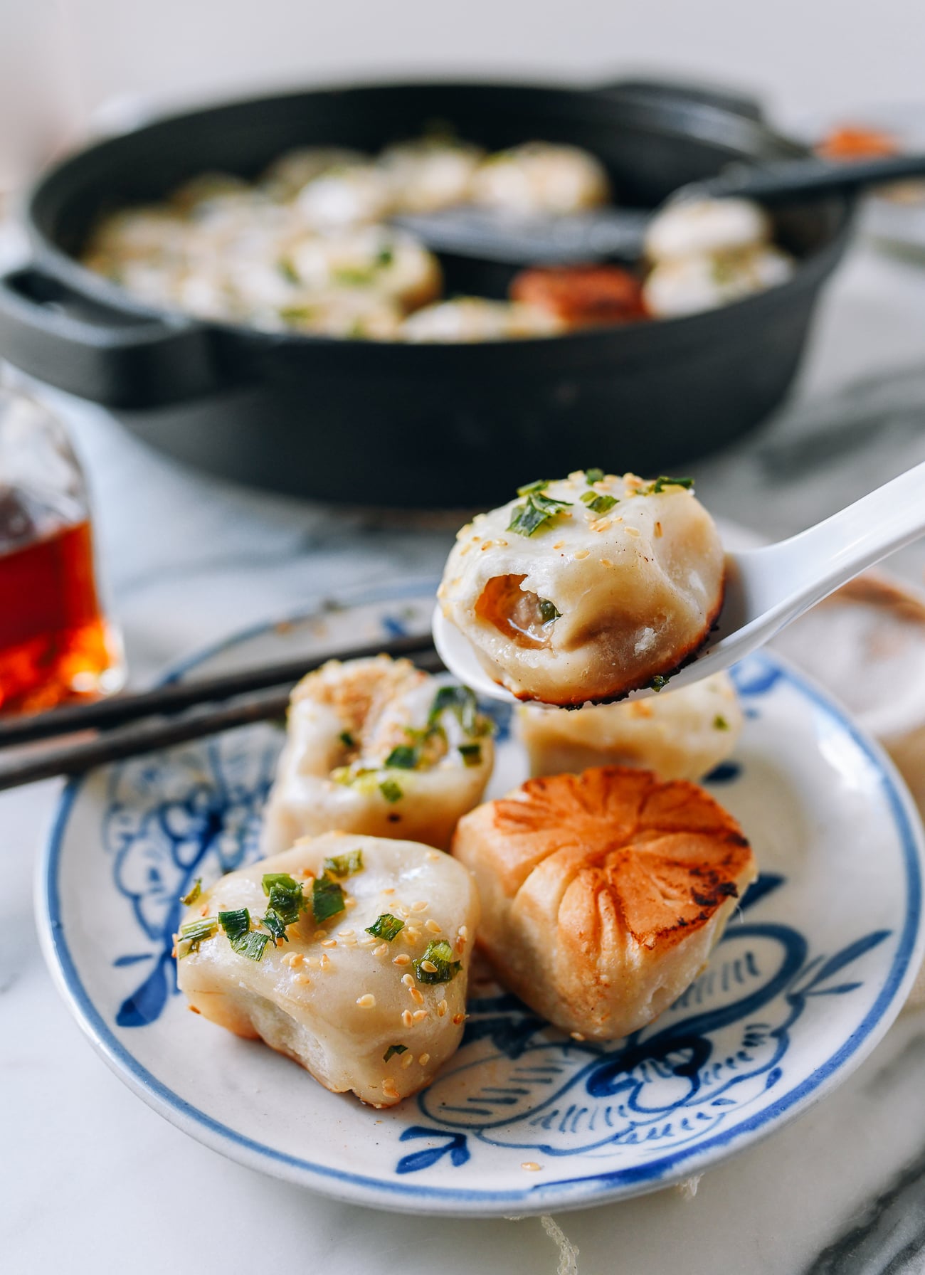 Shanghai Pan-fried Pork Bun (Shengjian Mantou) with soup inside, cwww5.fioekdjsdas.cf