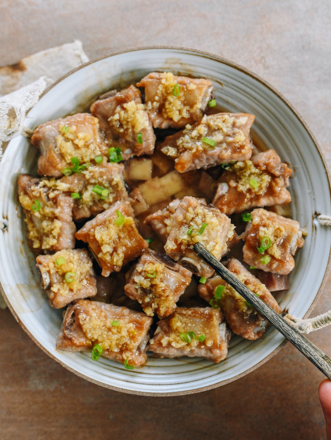 Steamed Garlic Ribs with Taro