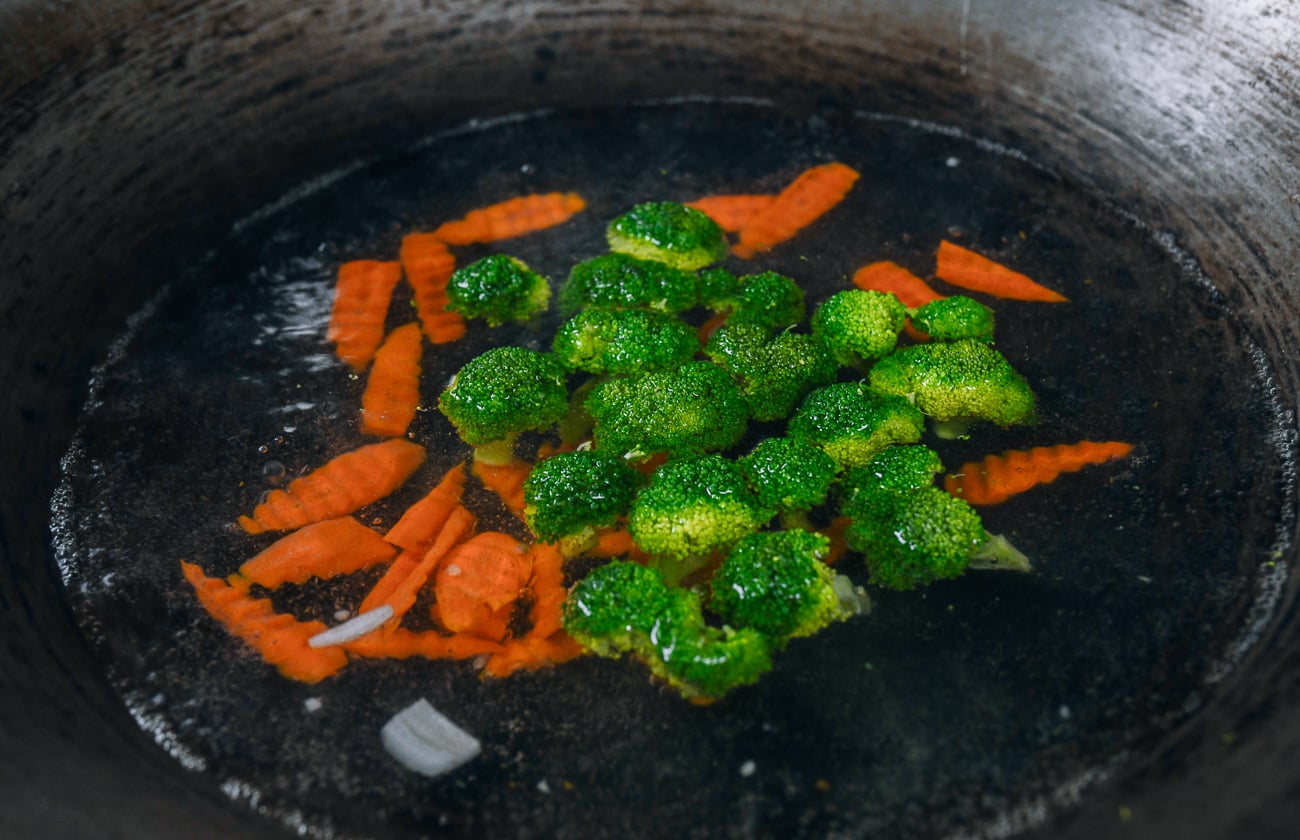 blanching carrots and broccoli