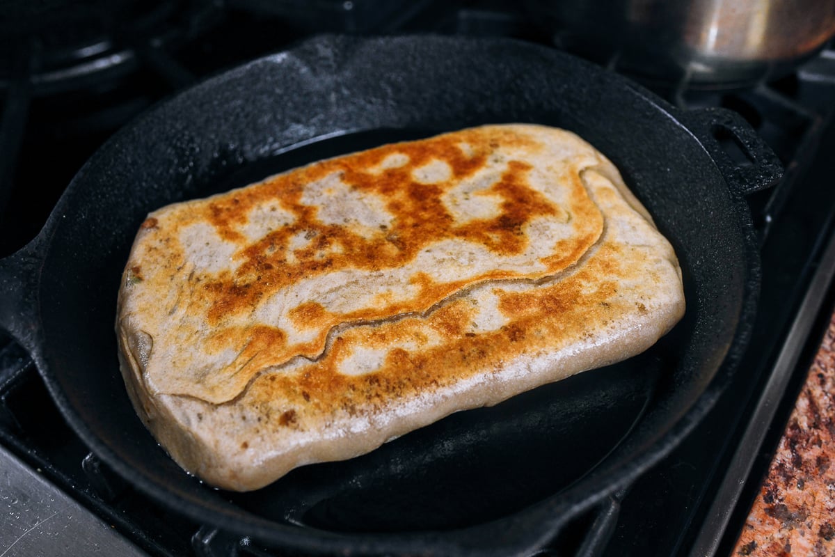 pan-frying chinese meat pie