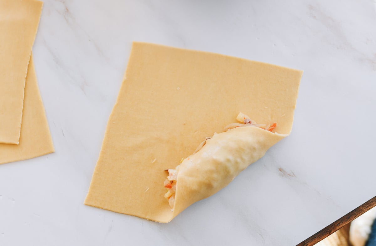 assembling egg roll