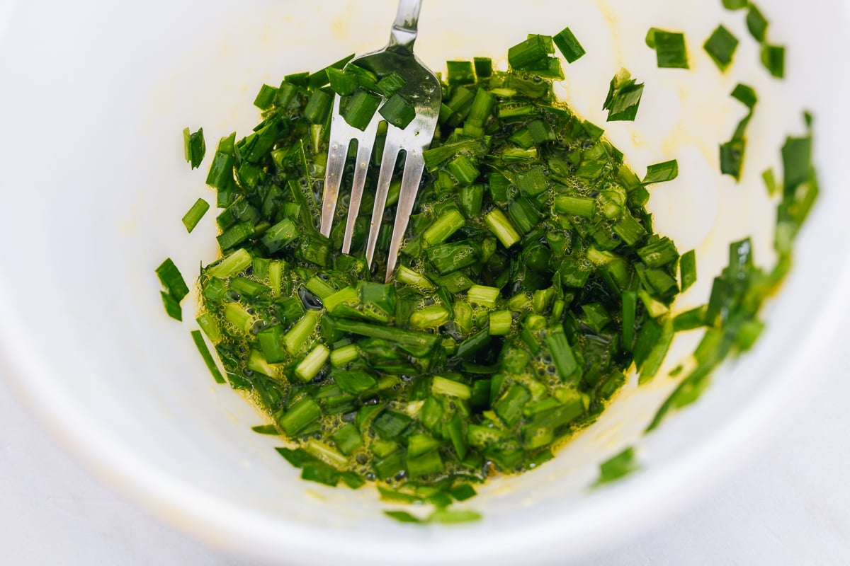 beaten eggs with garlic chives