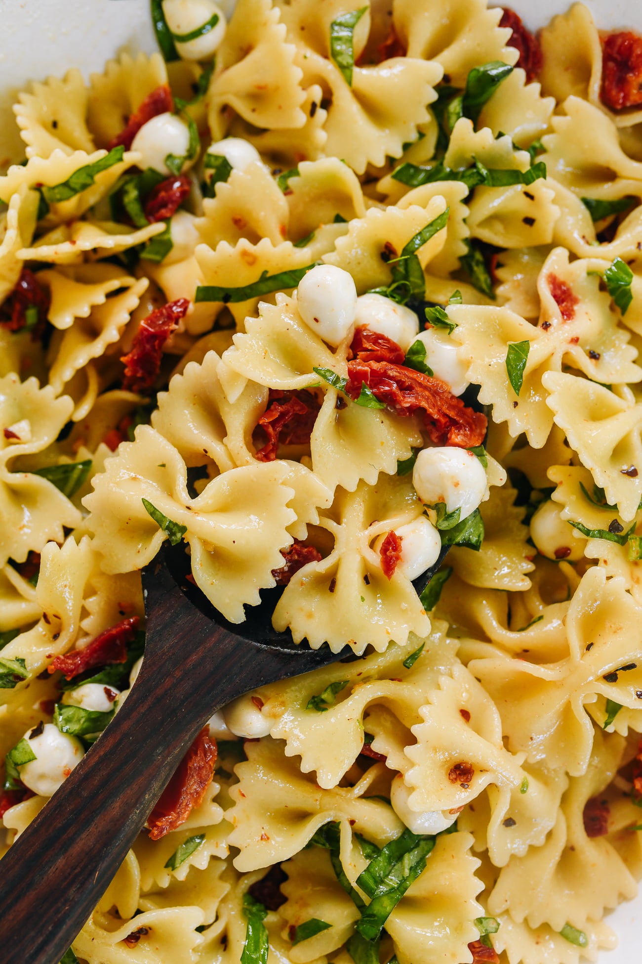 Spicy Sun-Dried Tomato Pasta Salad 